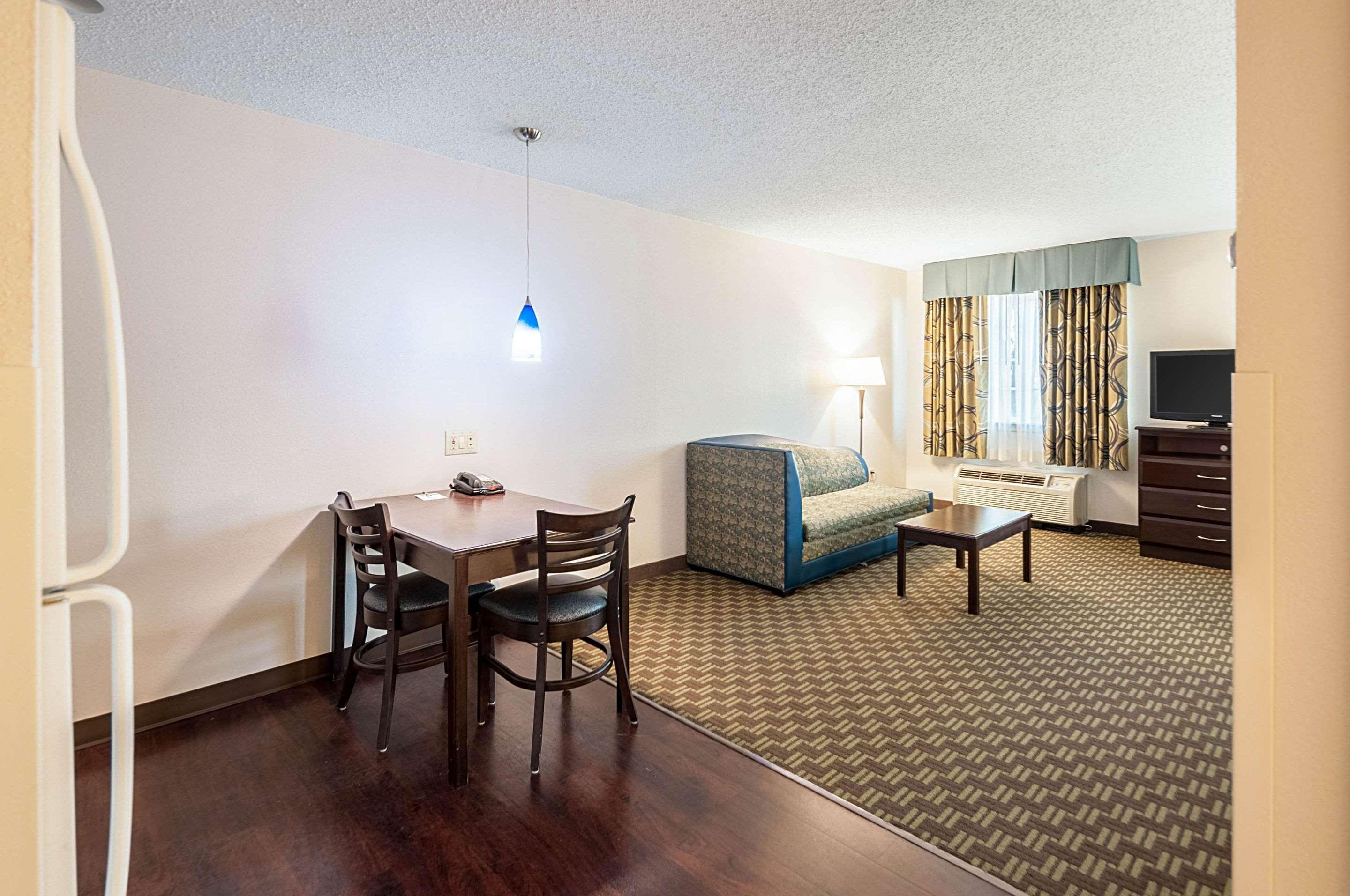 Mainstay Suites Фредерик Екстериор снимка