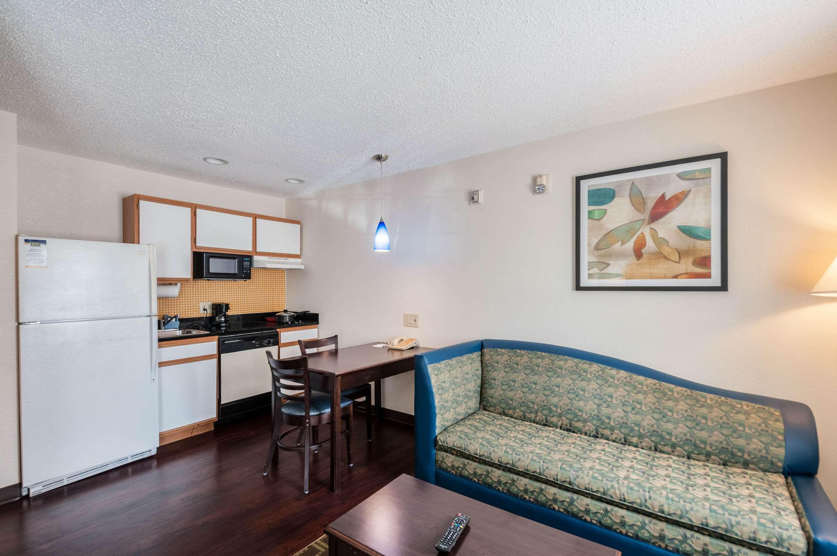 Mainstay Suites Фредерик Екстериор снимка