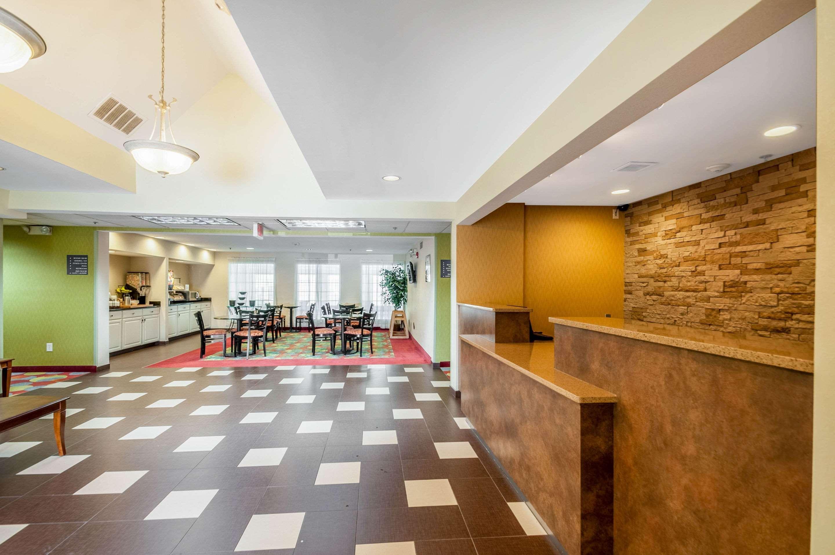 Mainstay Suites Фредерик Екстериор снимка