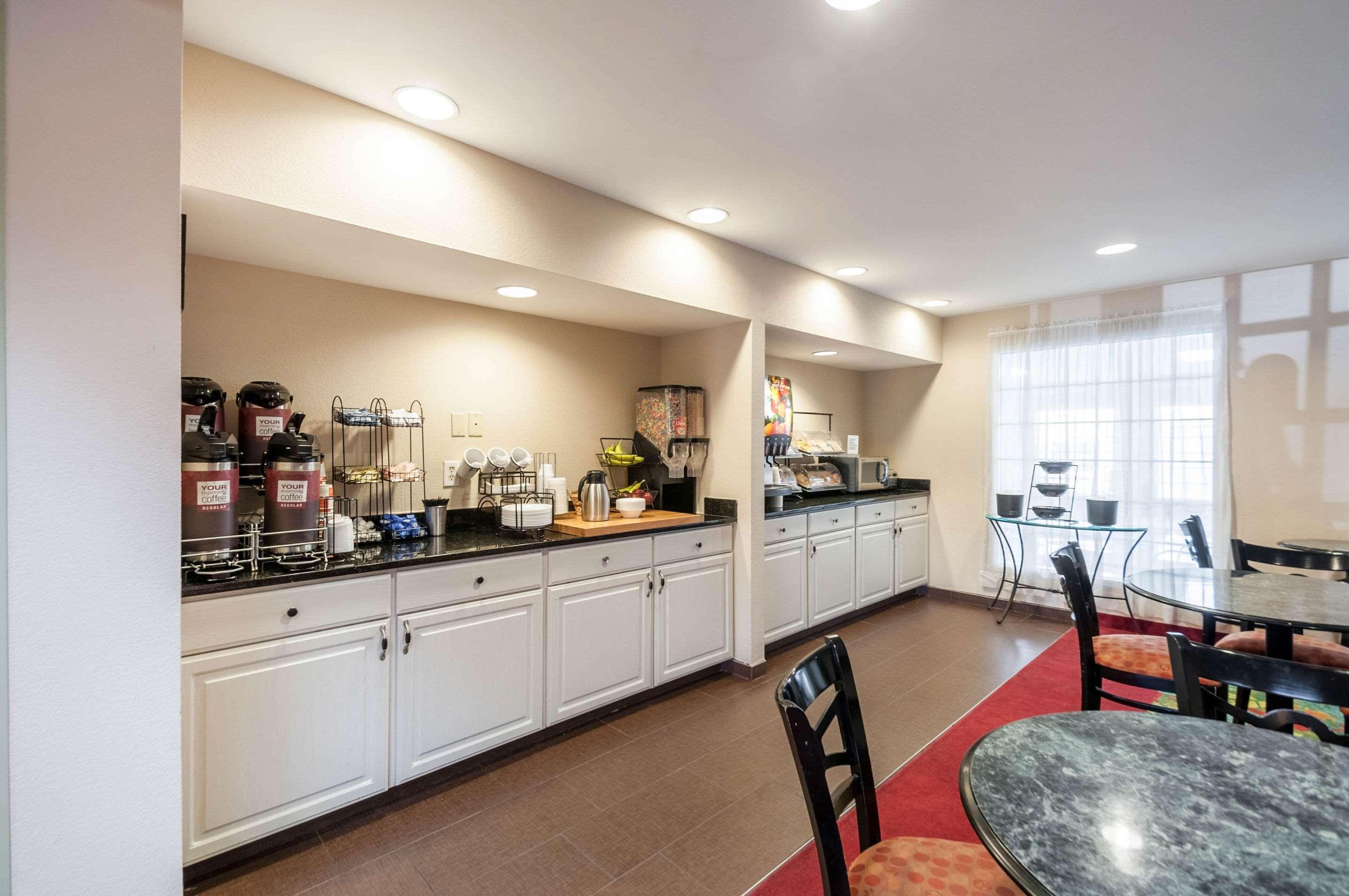 Mainstay Suites Фредерик Екстериор снимка