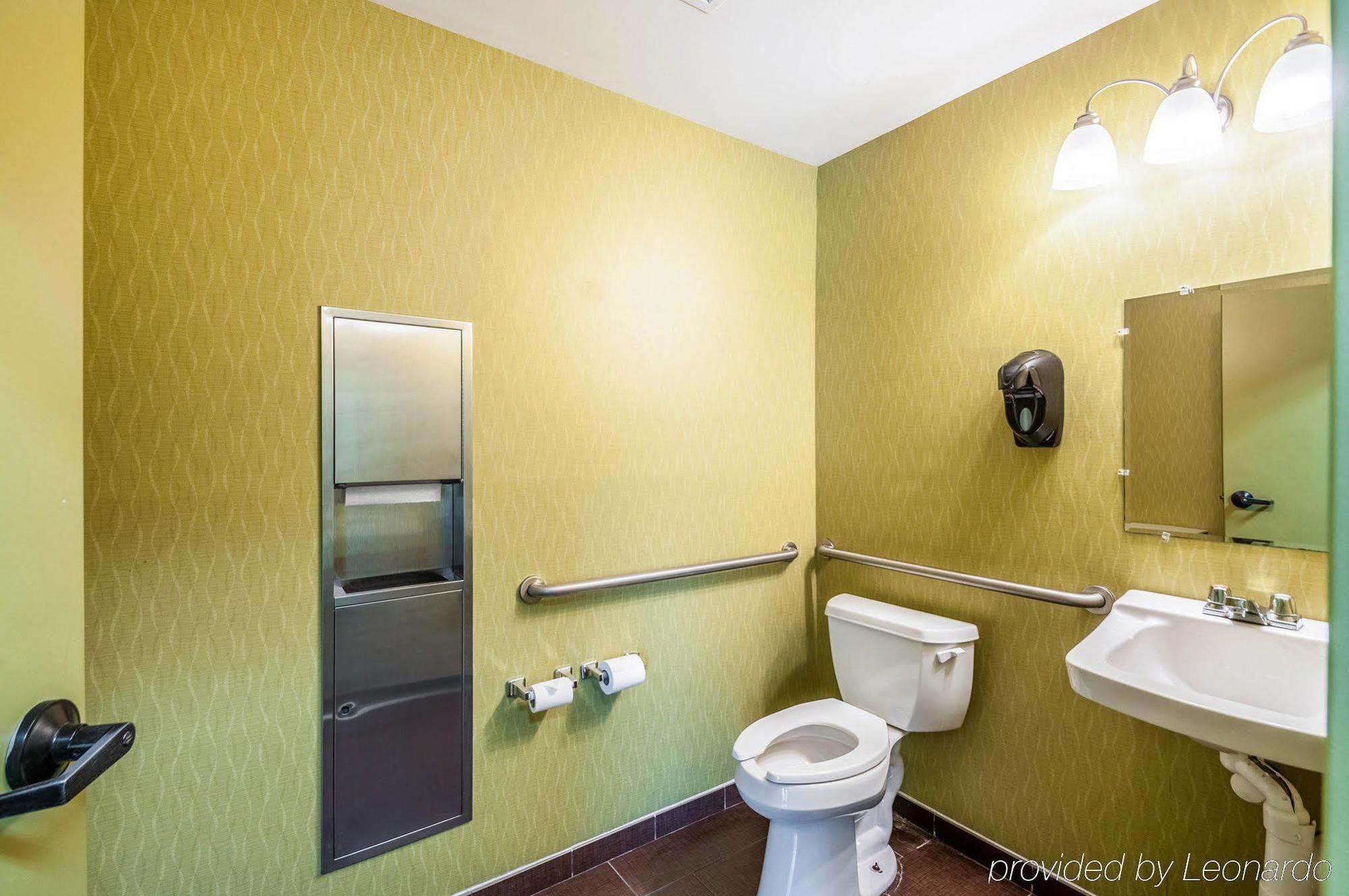 Mainstay Suites Фредерик Екстериор снимка